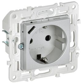 SKANDY Розетка с заземлением с защитными шторками 16А с USB C 18Вт SK-R17S серебряный IEK