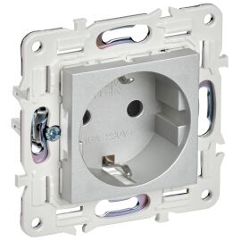 SKANDY Розетка с заземлением с защитными шторками 16А безвинтовое крепление SK-R06S серебряный IEK