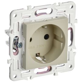 SKANDY Розетка с заземлением с защитными шторками 16А безвинтовое крепление SK-R06B бежевый IEK