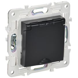 SKANDY Розетка 1-местная с заземлением с защитными шторками и крышкой 16А IP44 SK-R11Bl черный IEK