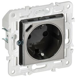 SKANDY Розетка с заземлением с защитными шторками 16А с USB C 18Вт SK-R17N металл никель IEK
