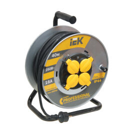 Удлинитель на катушке с т/з, 4 места, 2Р+PЕ/40м, 3х1,5мм2, IP44, IEK WKP16-16-04-40-44