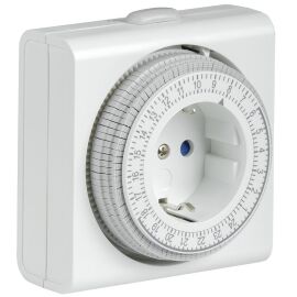 Розетка-таймер механический РТМ-3 15мин 24ч 96on/off 16А IP20 IEK