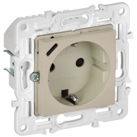 SKANDY Розетка с заземлением с защитными шторками 16А с USB C 18Вт SK-R17B бежевый IEK