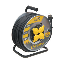 Удлинитель на катушке с т/з, 4 места, 2Р+PЕ/50м, 3х2,5мм2, IP44, IEK WKP17-16-04-50-44