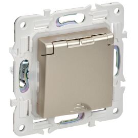 SKANDY Розетка 1-местная с заземлением с защитными шторками и крышкой 16А IP44 SK-R11Sh шампань IEK