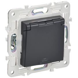 SKANDY Розетка 1-местная с заземлением с защитными шторками и крышкой 16А IP44 SK-R11T титан IEK