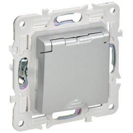 SKANDY Розетка 1-местная с заземлением с защитными шторками и крышкой 16А IP44 SK-R11S серебряный IE